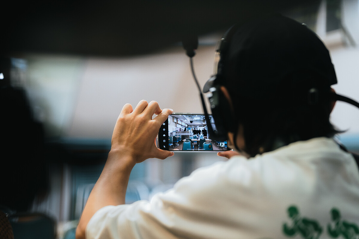 殷振豪導演全程使用OPPO Reno14 Pro 創作《有意思冰菓室》短片