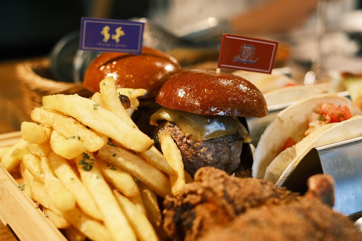 美軍俱樂部與sheep+pony聯名「厚漢堡巡禮」雙人分享套餐