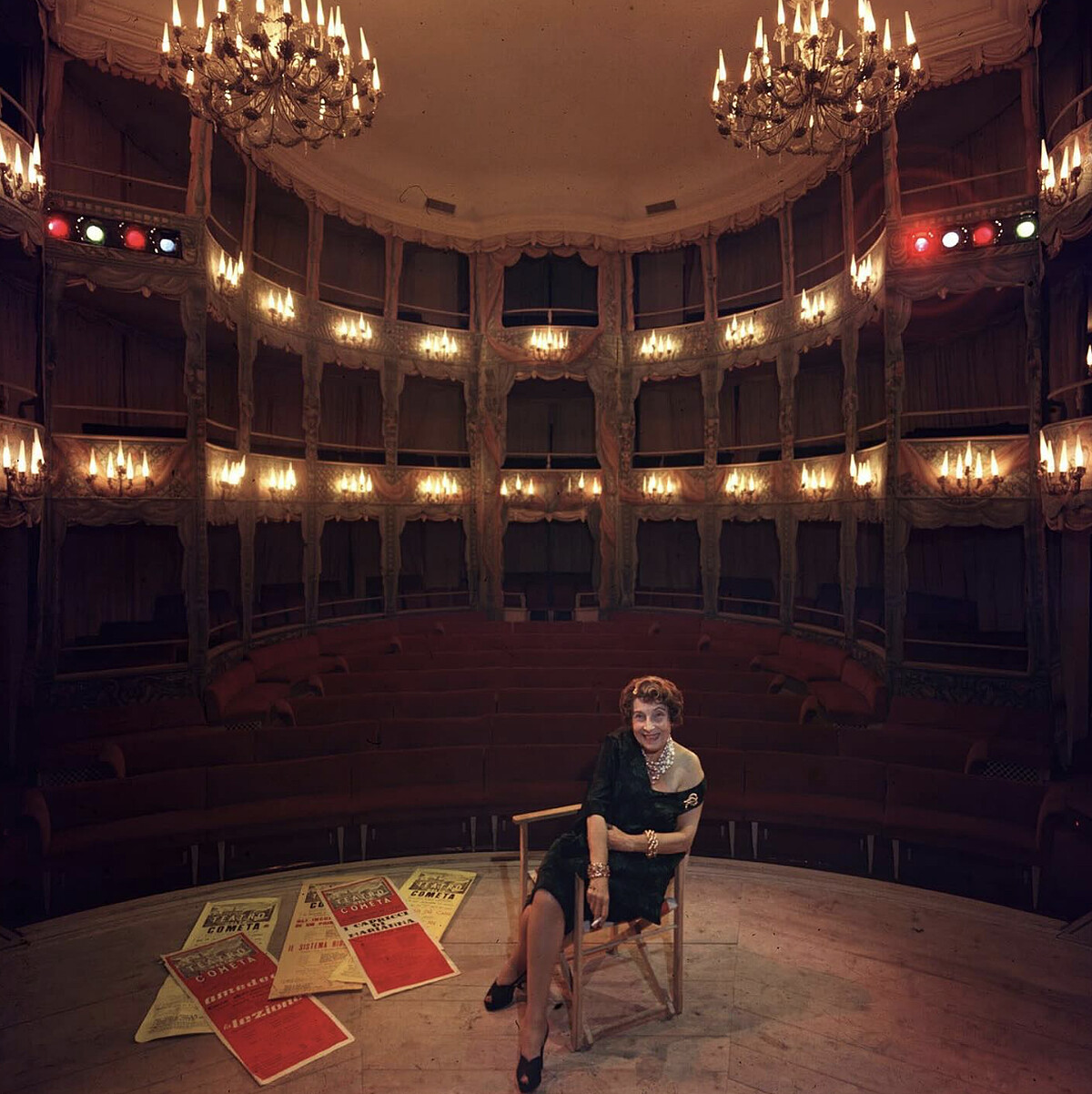 Mim&igrave; Pecci Blunt於1958年攝於彗星劇院。