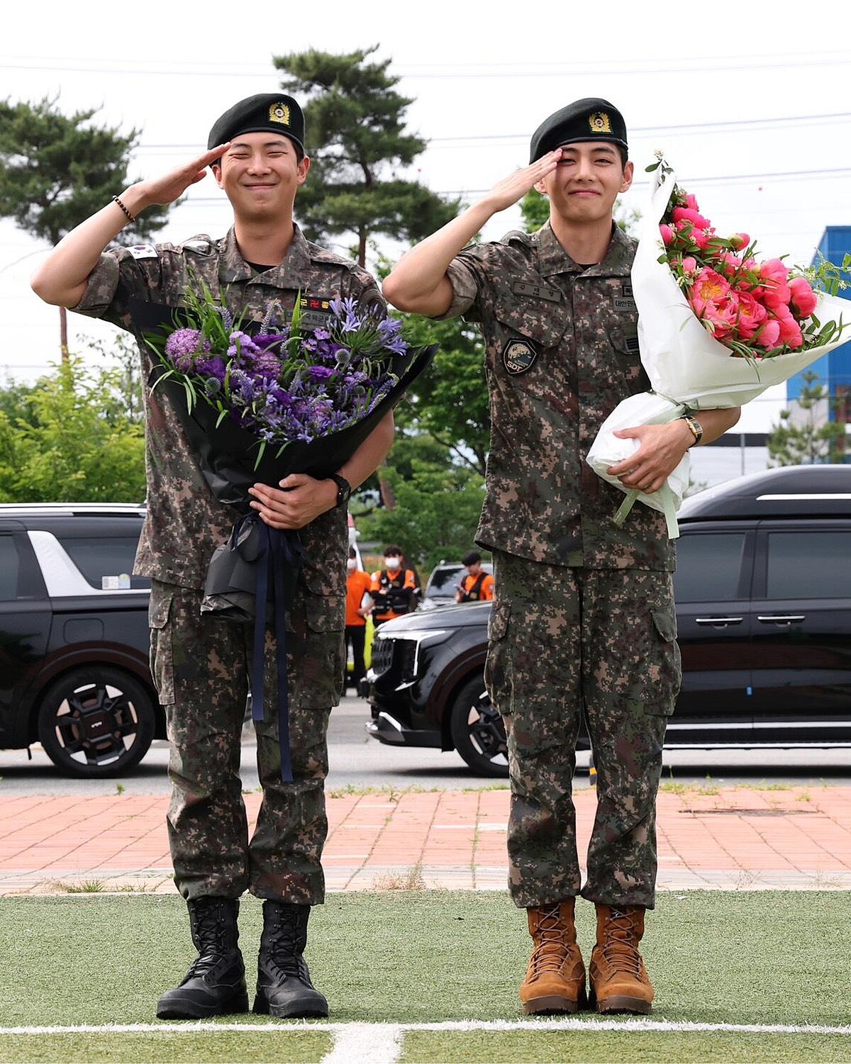 V金泰亨的退伍照。