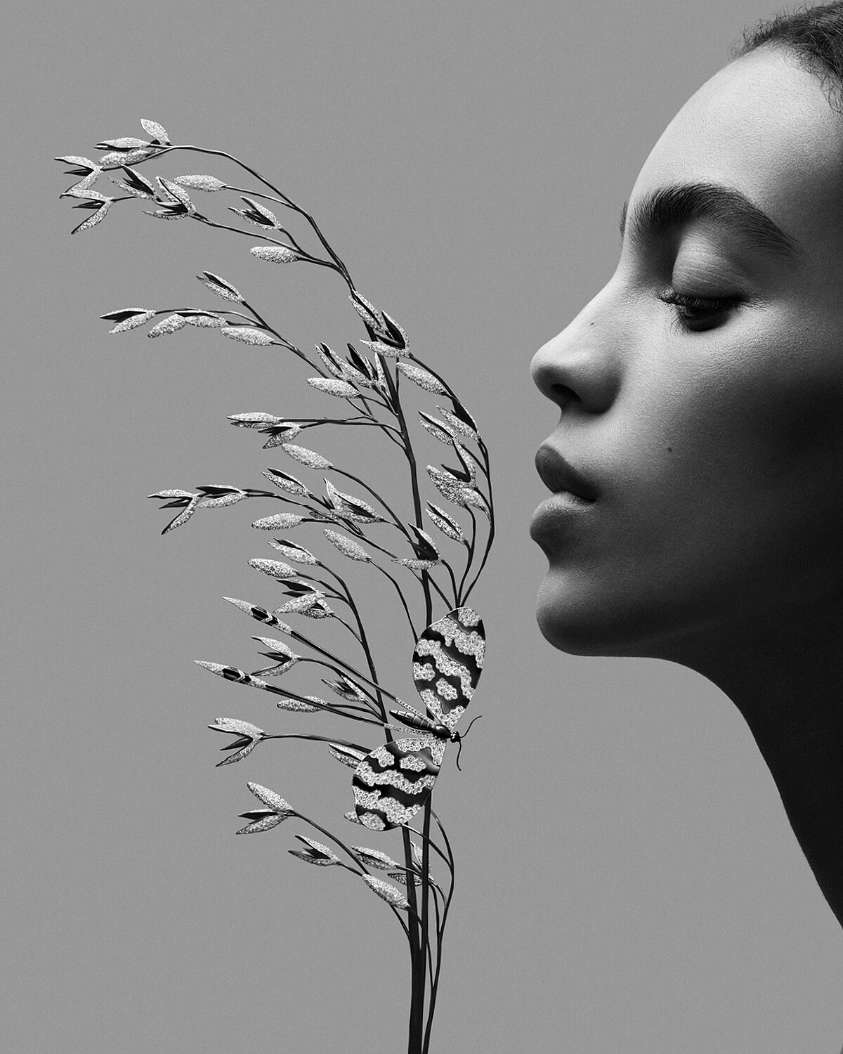 仙客來可旋轉為手環或胸針；燕麥穗能當作髮飾佩戴；毛毛蟲是胸針，蝴蝶則可別於髮間。