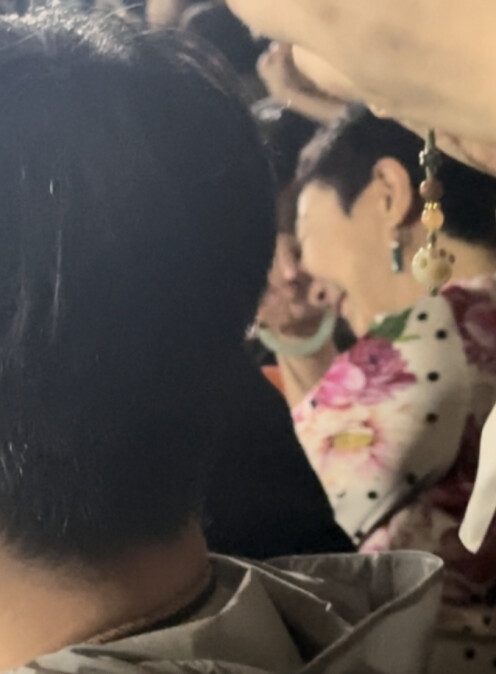 楊紫媽媽坐在台下也看得笑開懷。