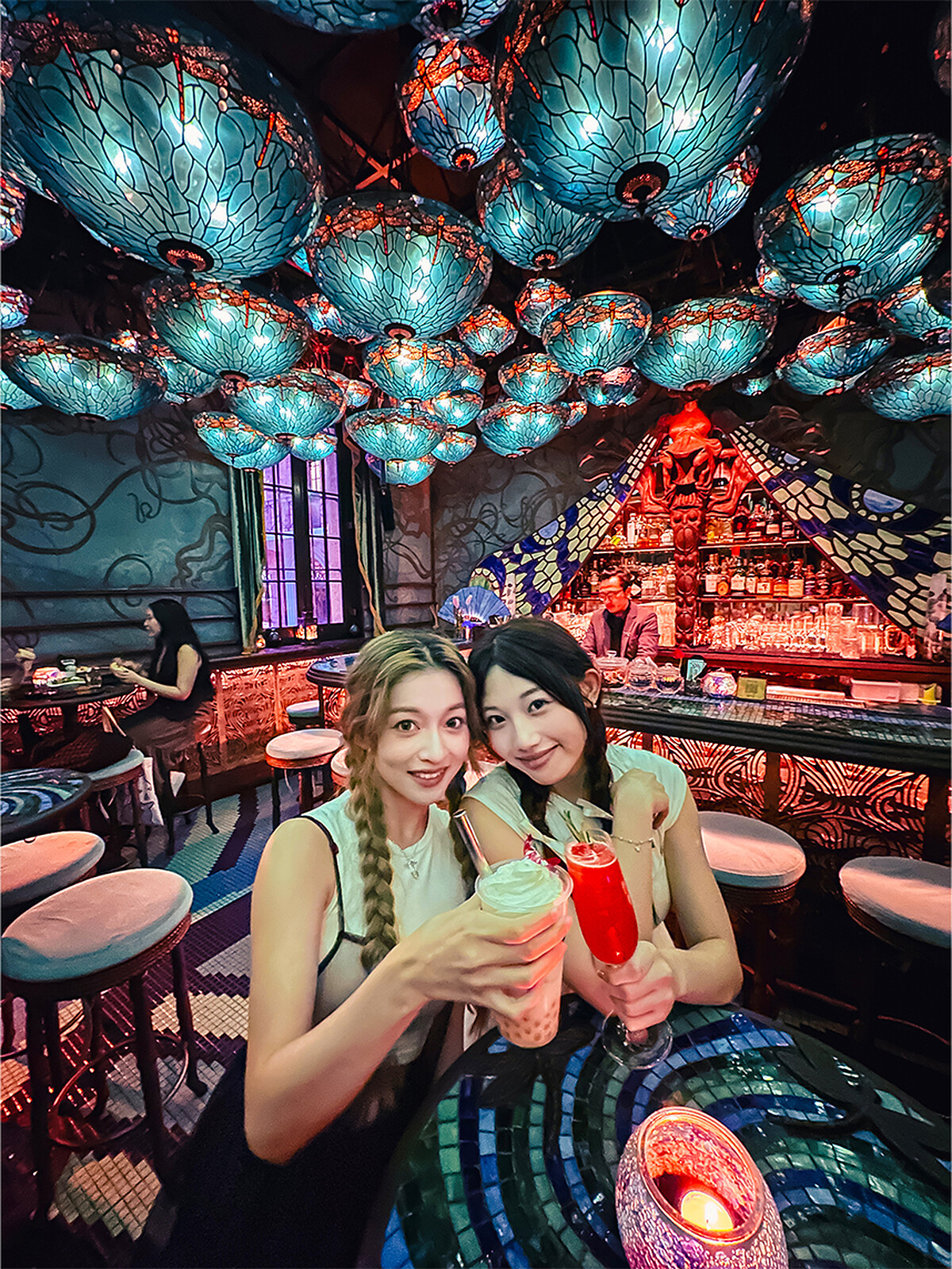 調酒左至右：The Milky Way 2.0、Porbidden Flute