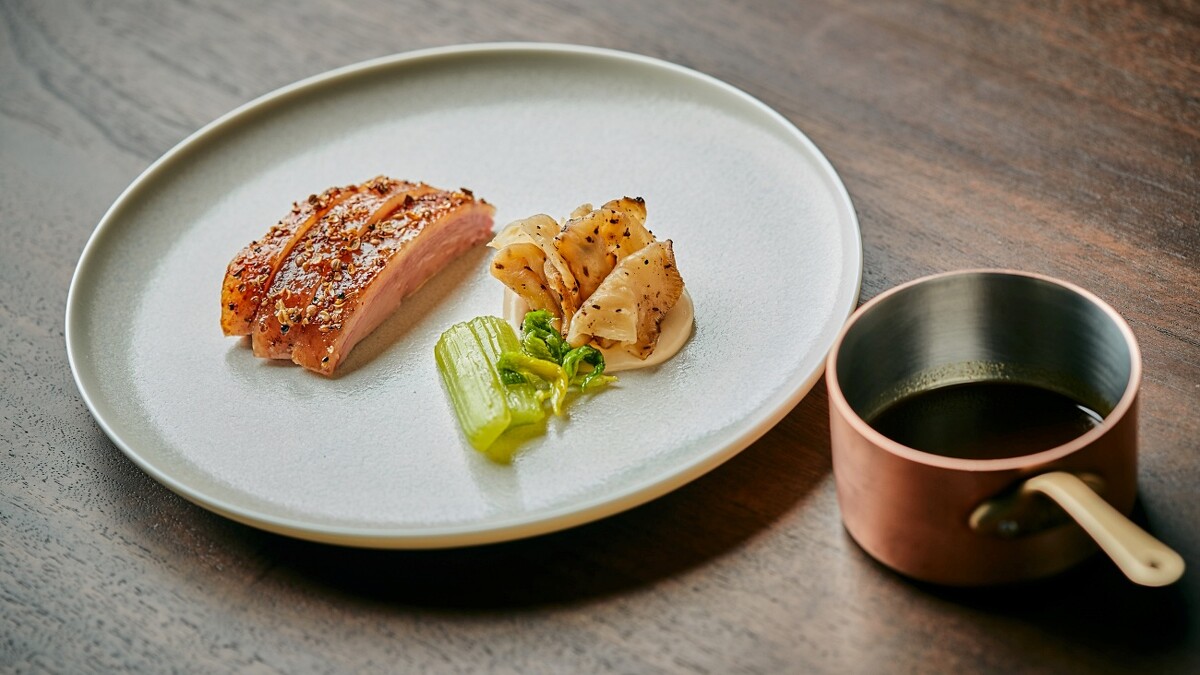 Restaurant Allen招牌菜色「香煎鴨胸佐西芹與塊根芹」