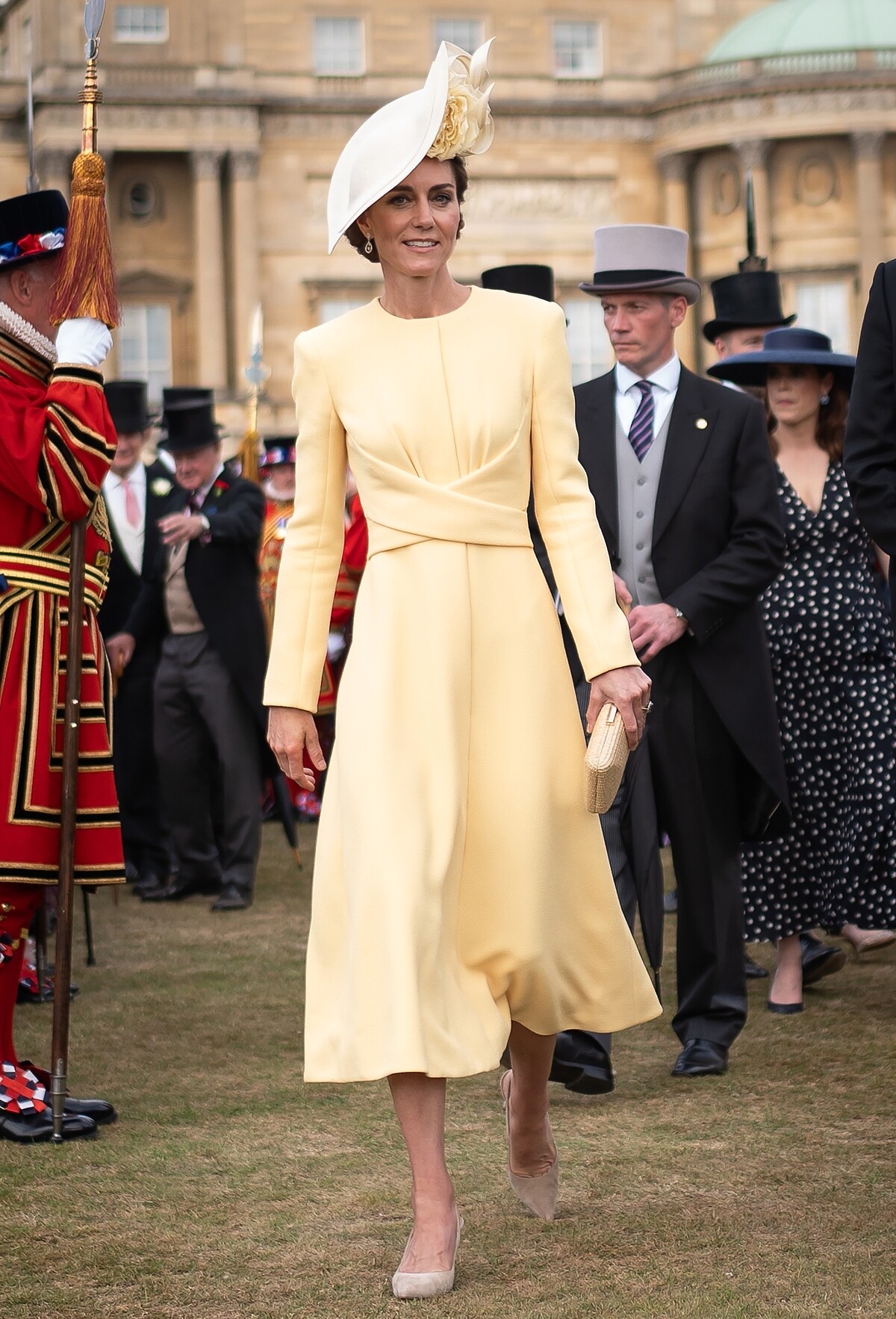 凱特王妃於皇家花園派對身穿Emilia Wickstead奶油黃洋裝