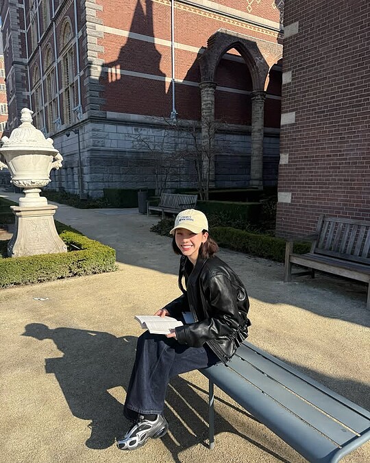 Karina穿著Nike Air Max Muse鞋款