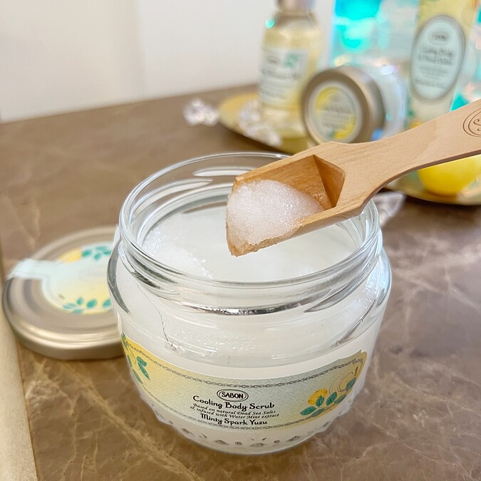 SABON沁柚莫西多身體磨砂膏質地示意。