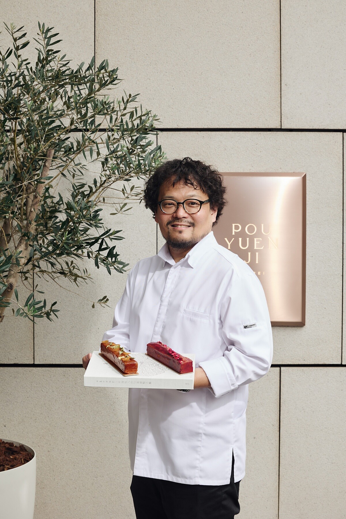 與知名甜點主廚平塚牧人（Makito Hiratsuka）合作，限時推出11款搭茶甜點。