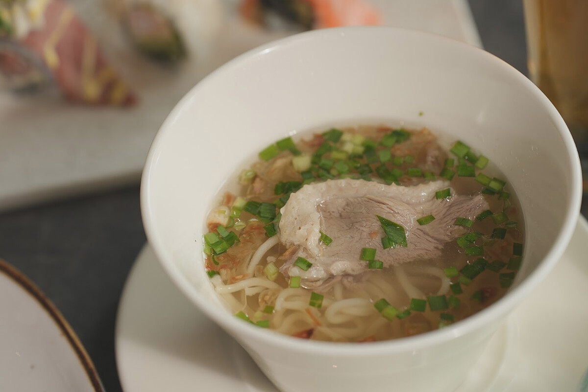 URBAN PARADISE亞洲料理區快意町主題餐區的「古早味鵝湯麵」