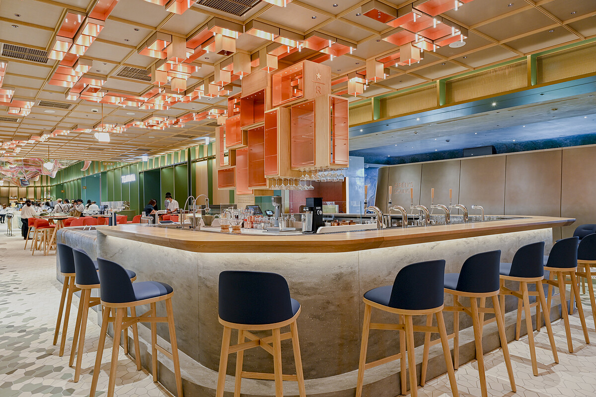 星巴克DREAM PLAZA門市的24小時創意調酒吧檯