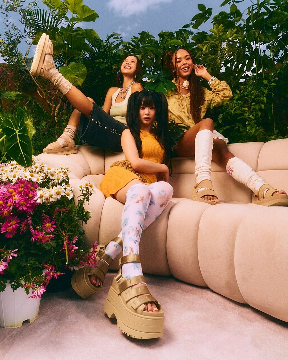 UGG主打羊皮靴與潮流鞋款