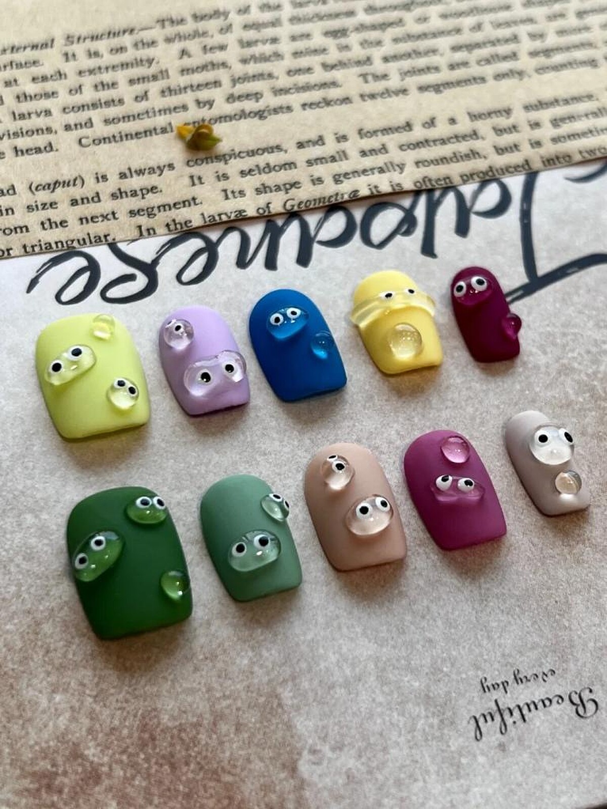 Photo/小紅書@虞美人-纯手工穿戴甲