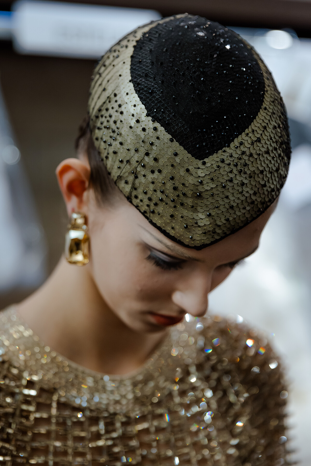 Armani Priv&eacute;2025秋冬高級訂製大秀後台。