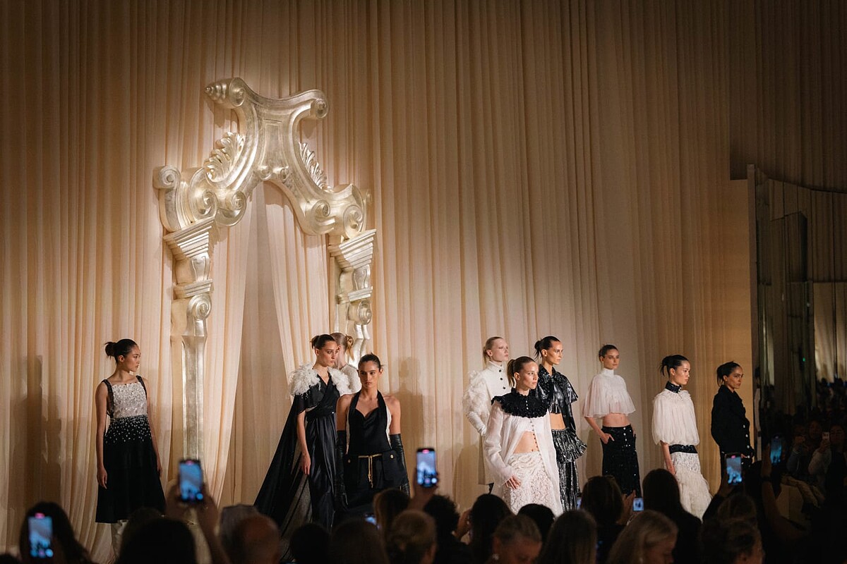 Chanel2025秋冬高級訂製大秀以田園牧歌歌頌高訂的精緻與價值。