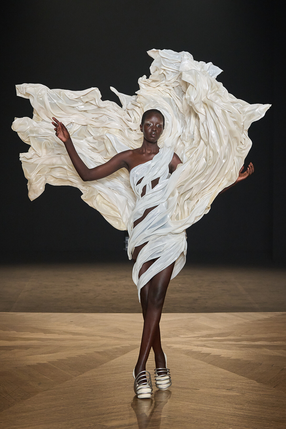 Iris van Herpen2025秋冬訂製大秀。