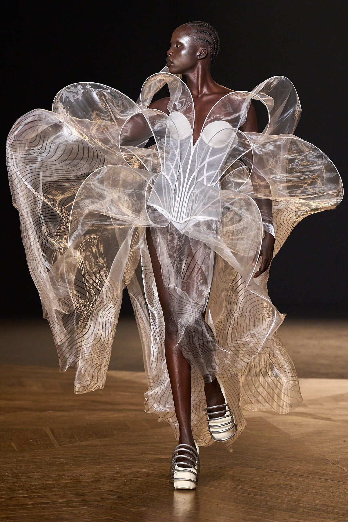 Iris van Herpen2025秋冬訂製大秀。