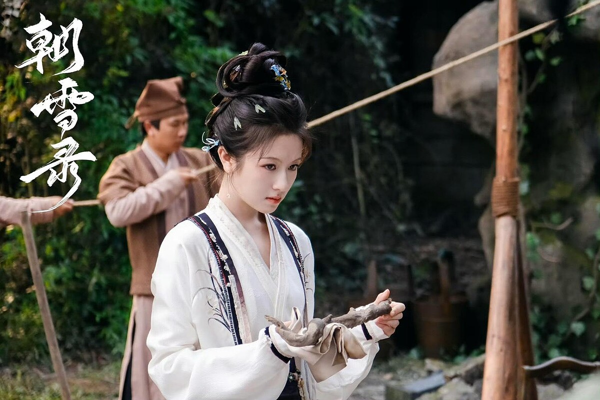 李蘭迪演起古代女醫架勢十足。