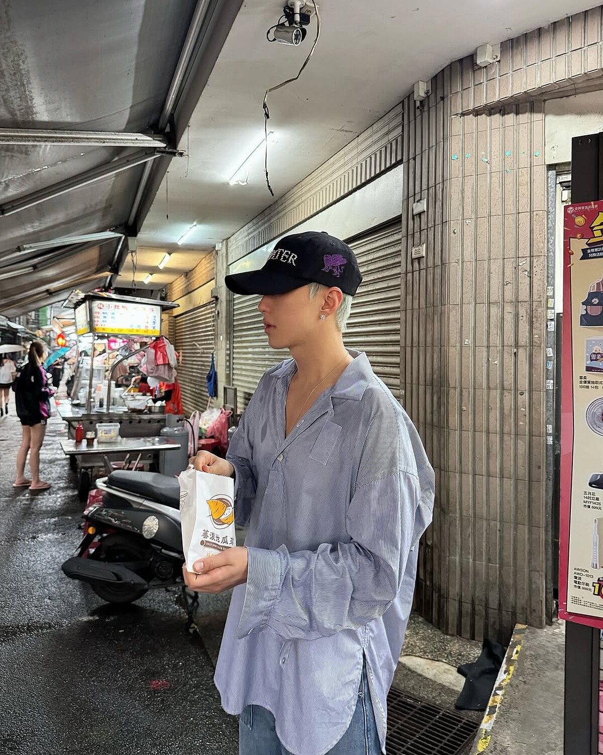 HOSHI在台灣街頭的FENDI襯衫全身穿搭