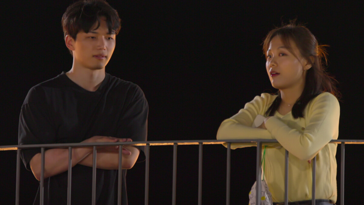 《母胎單身戀愛大作戰》節目中，參加者們在宿舍的場景