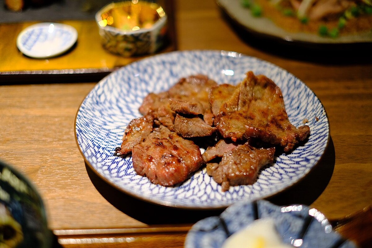 「東山牛舌」招牌厚切炭烤牛舌