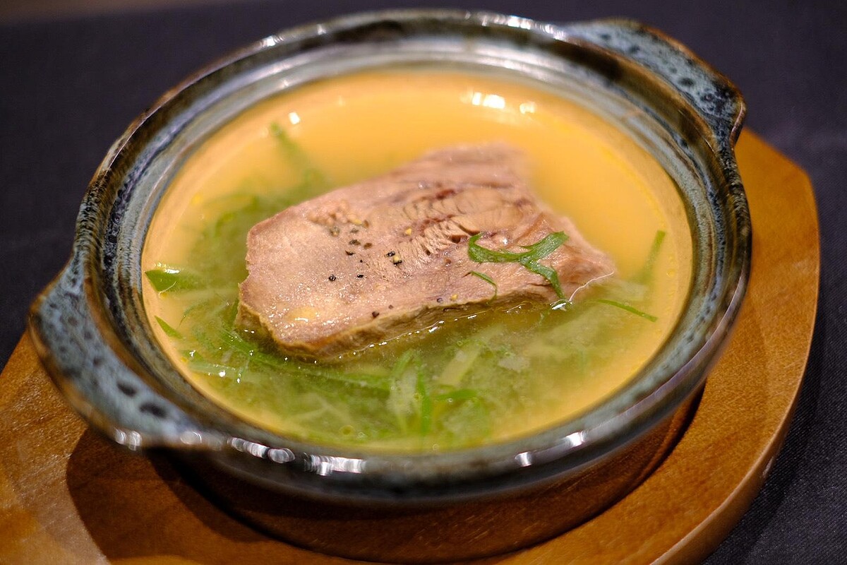 「東山牛舌」清燉厚切牛舌