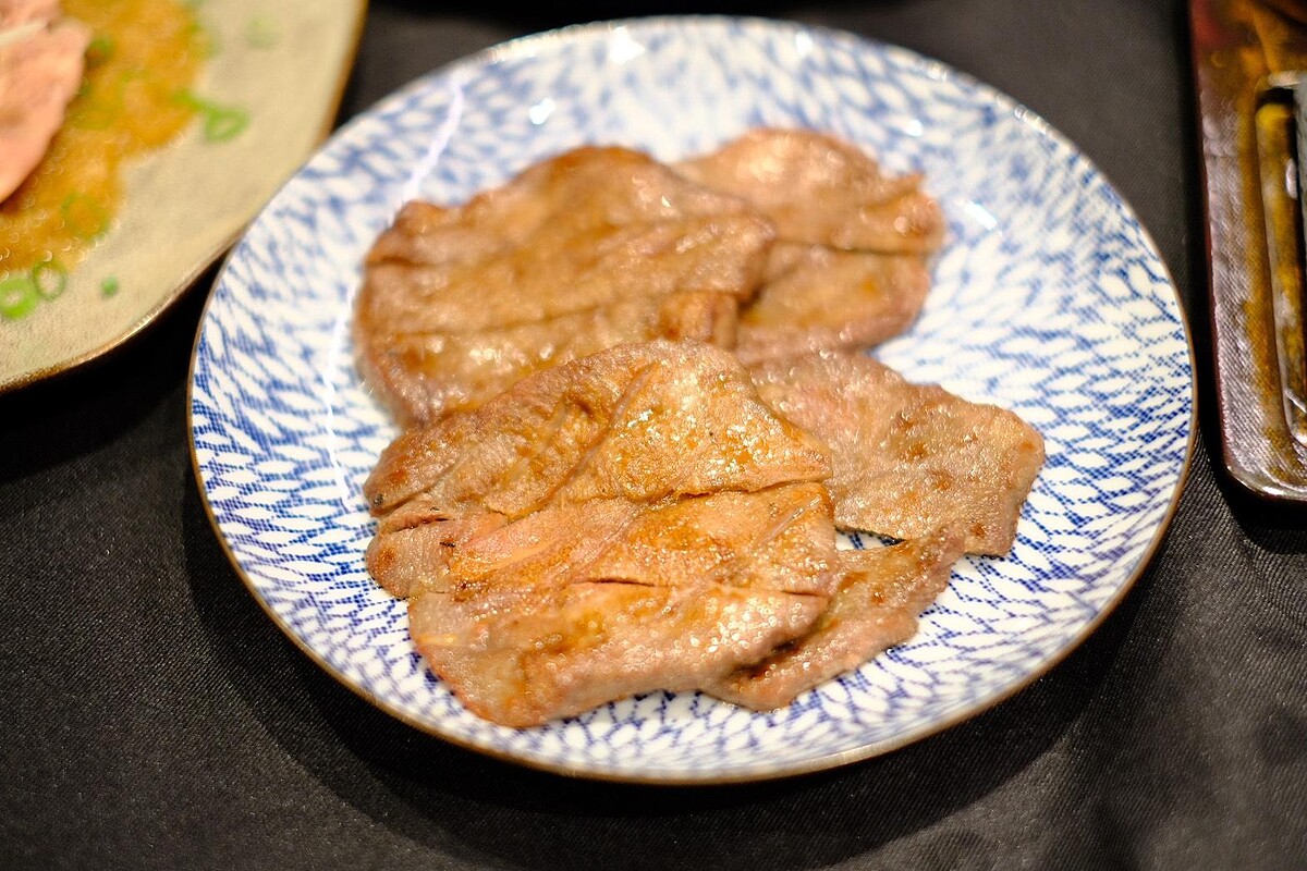 「東山牛舌」必點菜色：經典牛舌