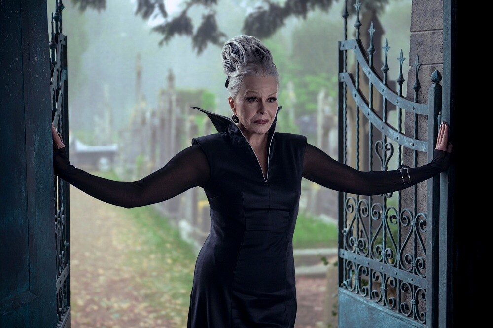 瓊安娜盧利飾演外婆海絲特佛朗普