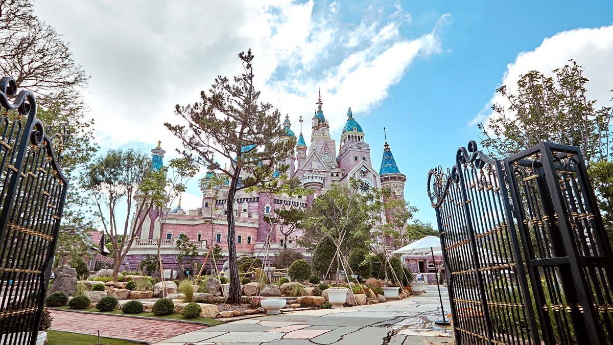 「歐樂沃築夢城堡」入口處大門