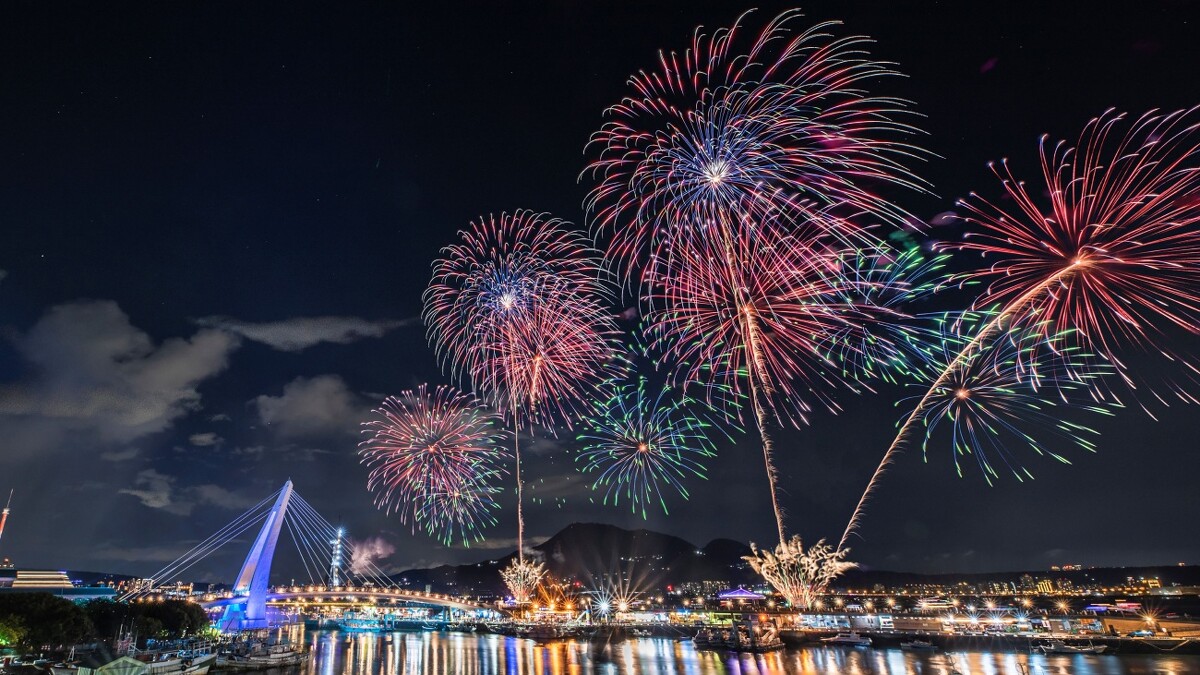 淡水漁人碼頭煙火往年照