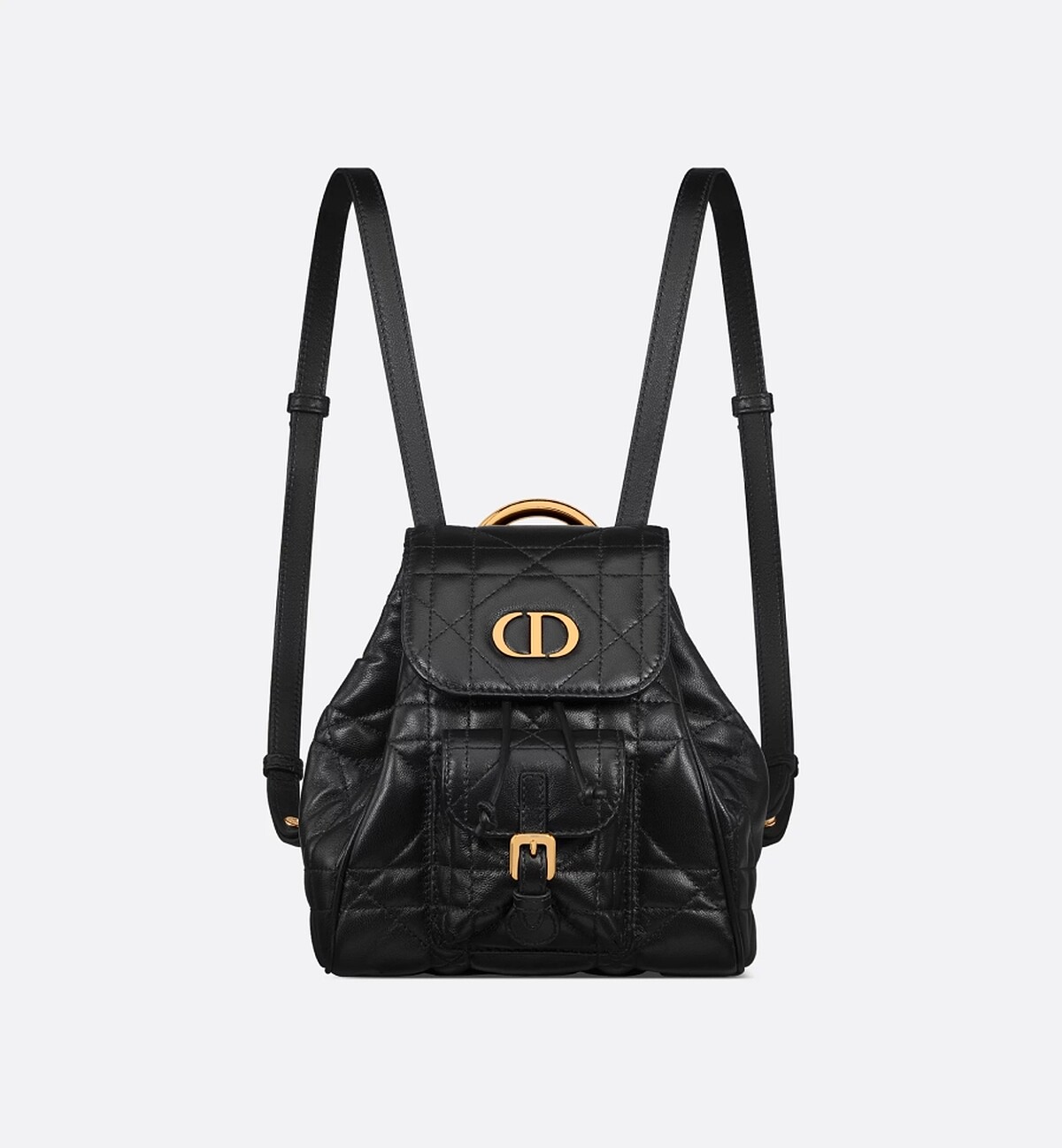 Dior Caro 小型後背包 NT.130,000、尺寸：23 x 26.5 x 12.5 公分