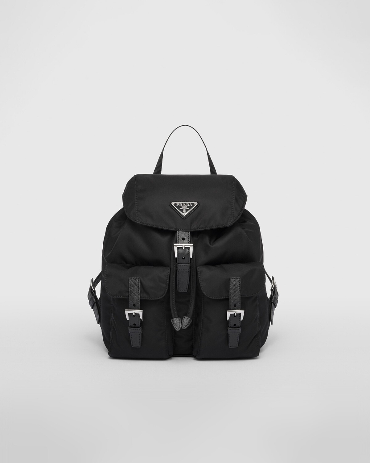 Small Re-Nylon backpack NT.75,000、尺寸：28 x 23.5 x 12 公分