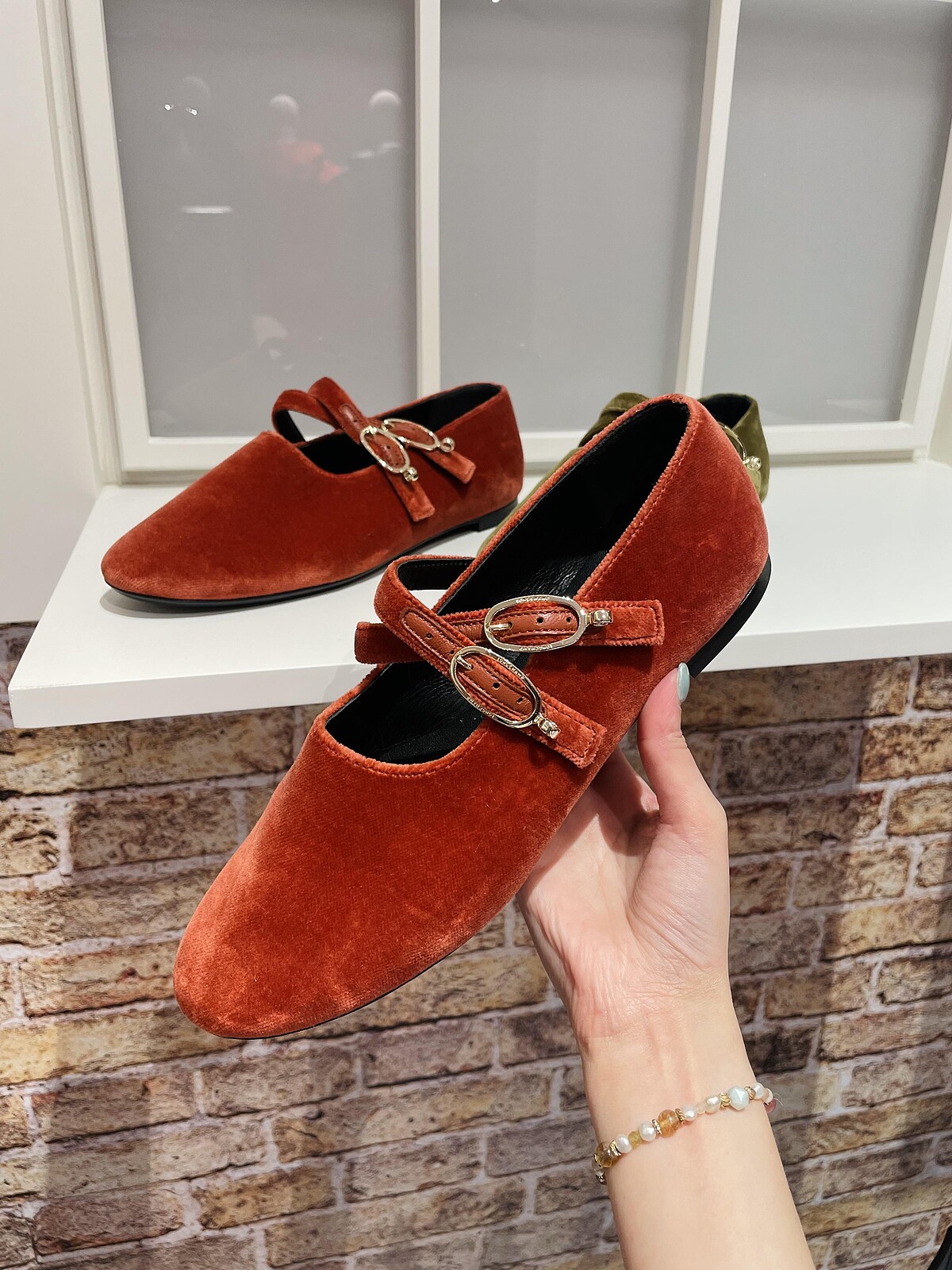 Longchamp Le Foulonn&eacute;芭蕾舞鞋，飾有橢圓形扣環，售價NT$14,500