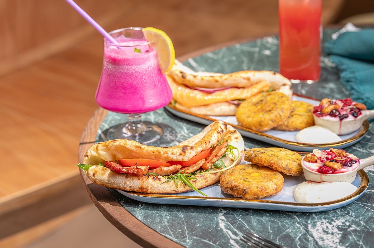 全新菜色「披薩三明治」。