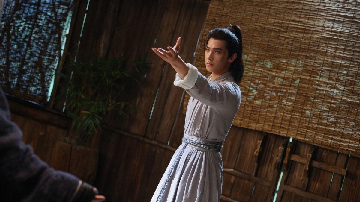 楊洋眼神轉換細膩。