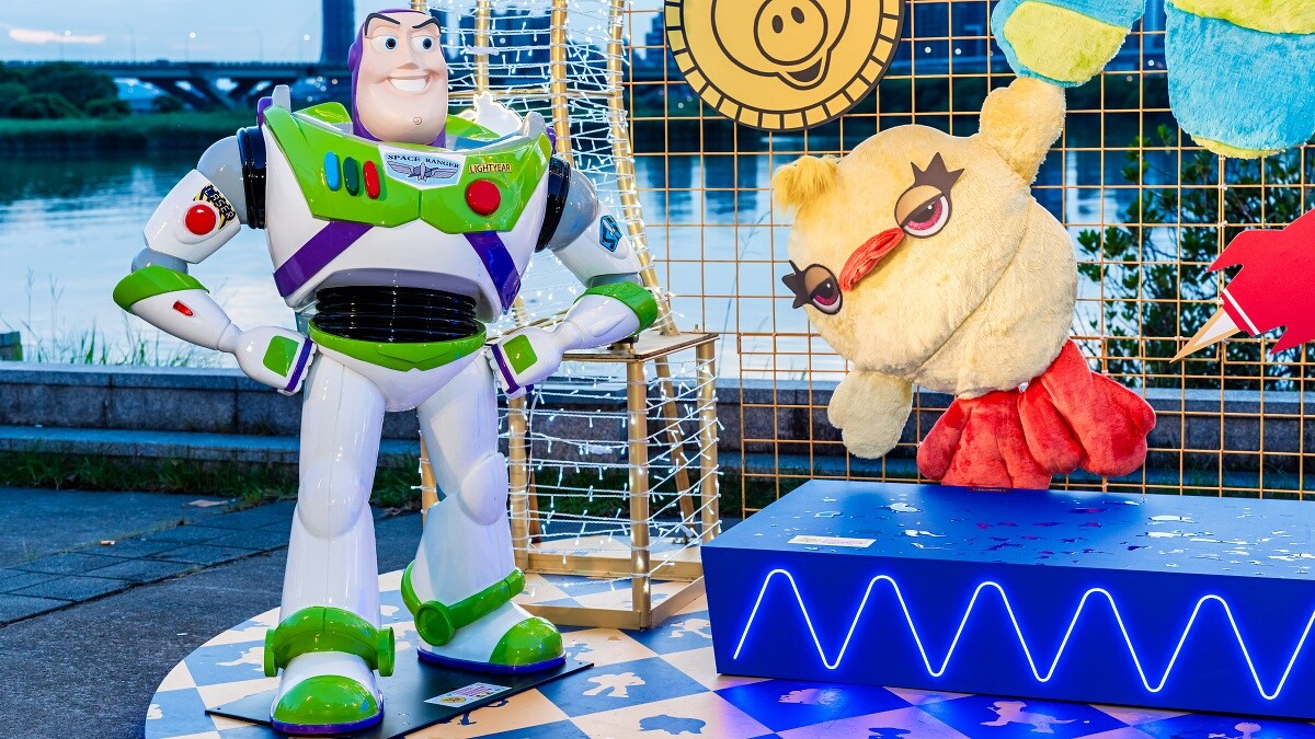 延平河濱公園河岸邊設置4座玩具總動員主題造景