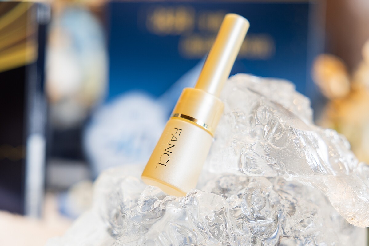 FANCL逆齡全效活顏肌底精萃。