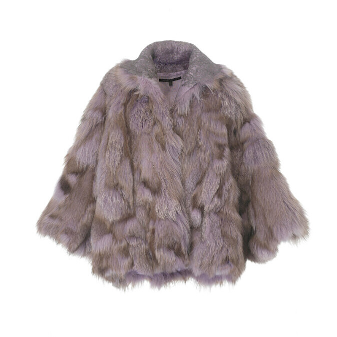 Shiatzy Chen 粉紫色皮草大衣，體現異材質混搭的大膽品味。 (Photo / Shiatzy Chen)