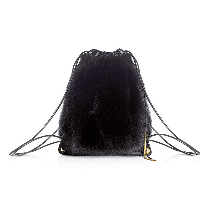 Lanvin 皮草後背包，兼具造型感與實用性的風格單品。