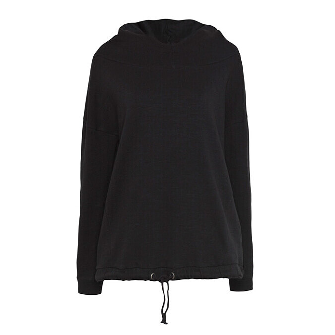 Pull & Bear 連帽棉質外套,打造 Julia Nobis 風格的必備單品。