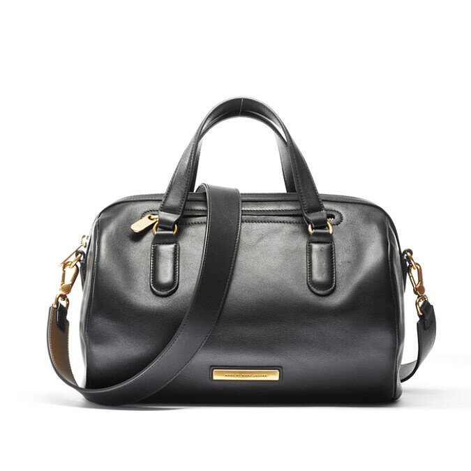 Marc By Marc Jacobs 手提肩背包,兼具實用與造型的配件。