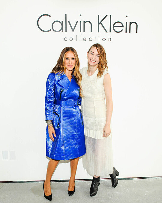 莎拉潔西卡派克(左)、魯妮瑪拉(右)