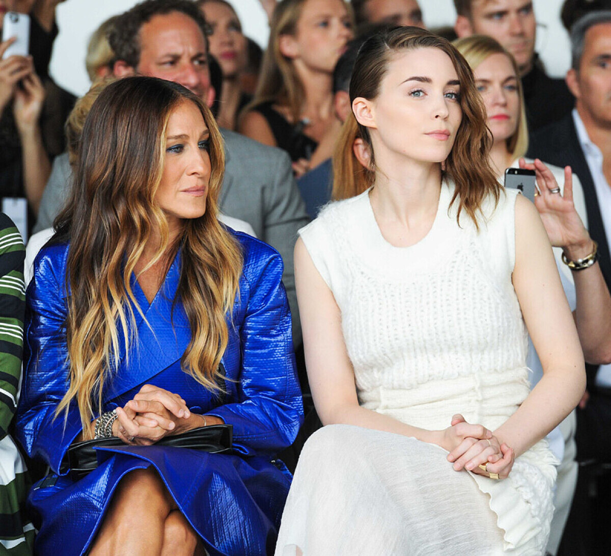 莎拉潔西卡派克(左)、魯妮瑪拉(右)