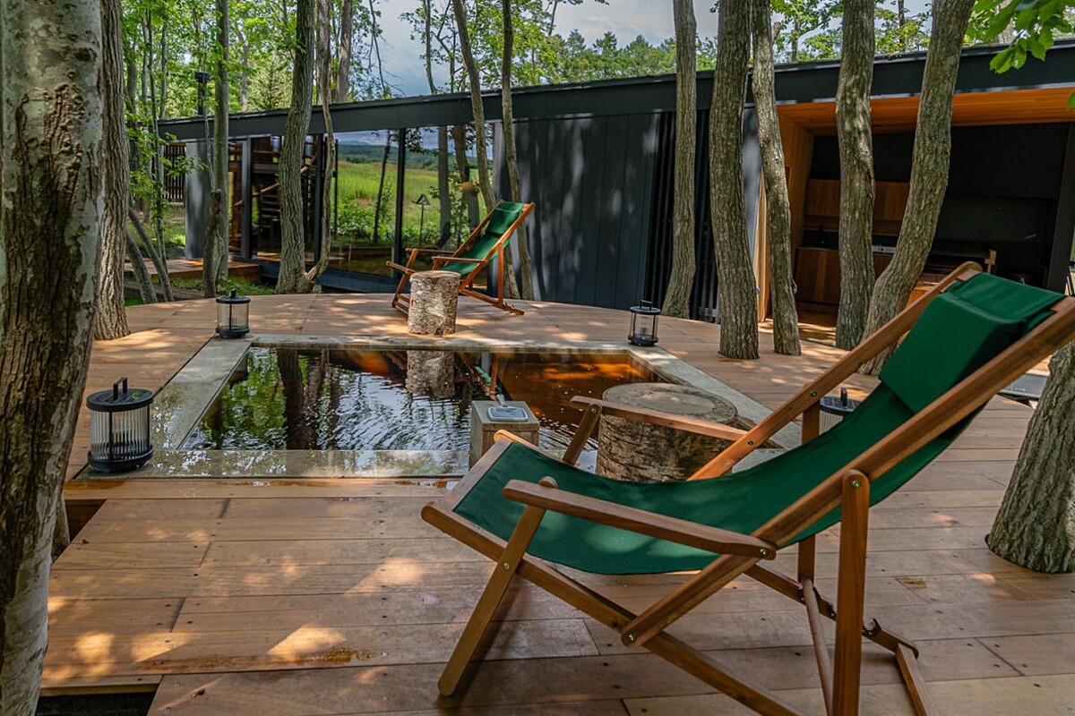 專屬的戶外溫泉池。。