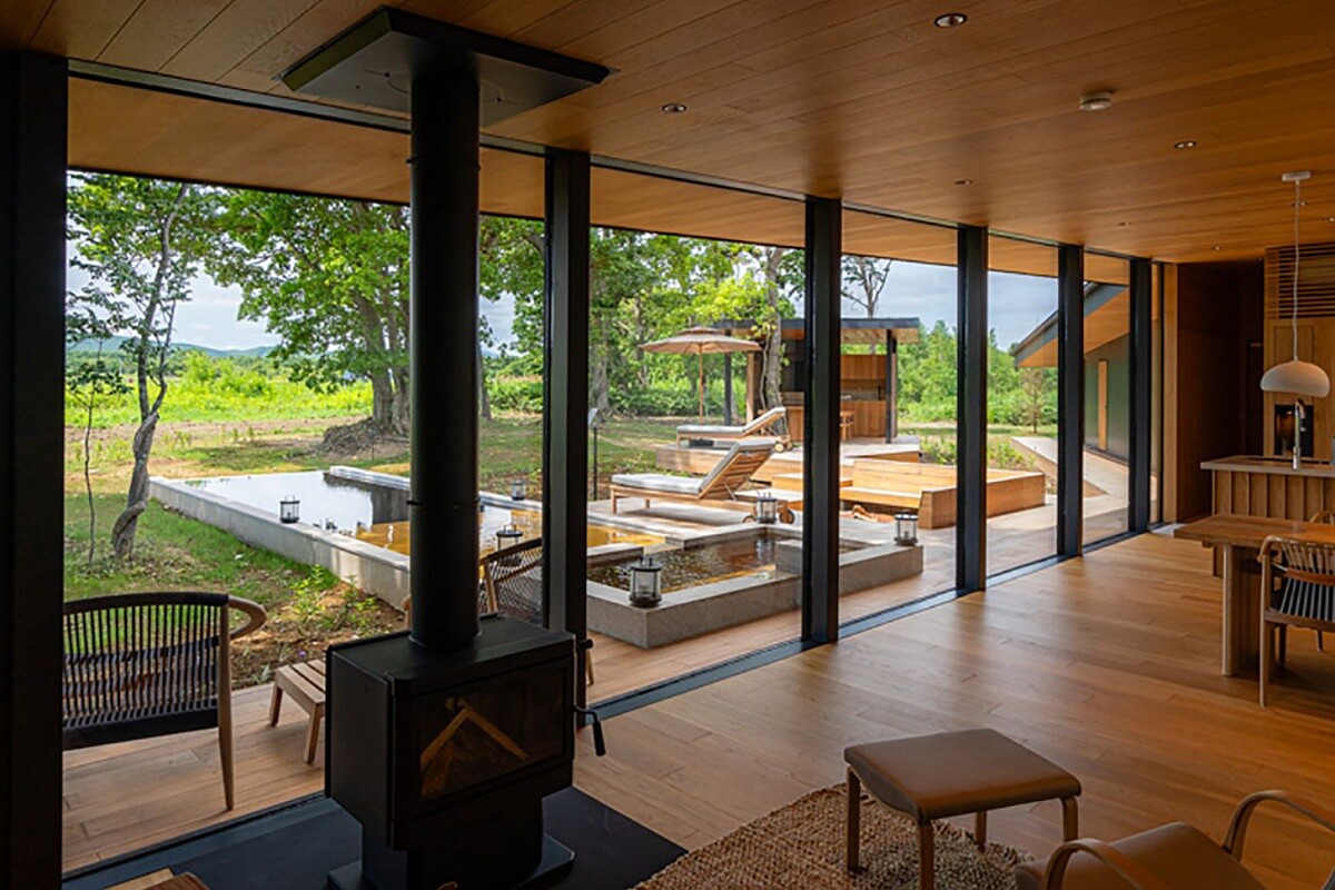 在客廳就能望相一片開闊的草原景色。