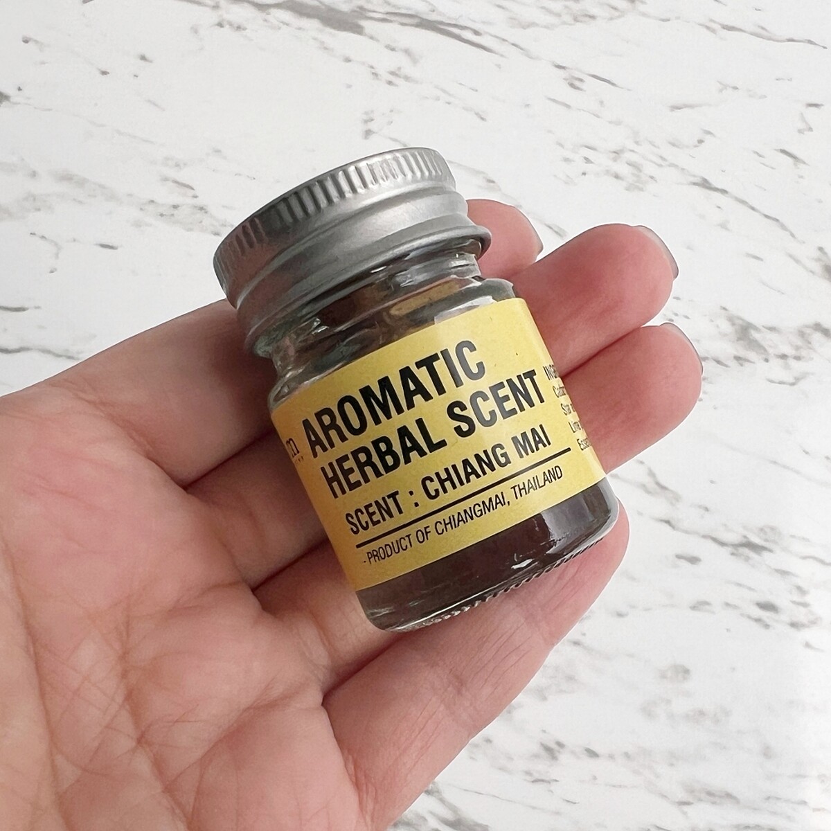 泰國清邁香氛品牌hom的天然草本醒腦瓶。