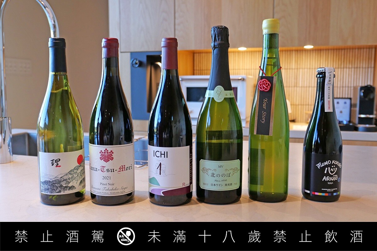 侍酒師挑選許多日本葡萄酒、清酒等等搭配餐點。