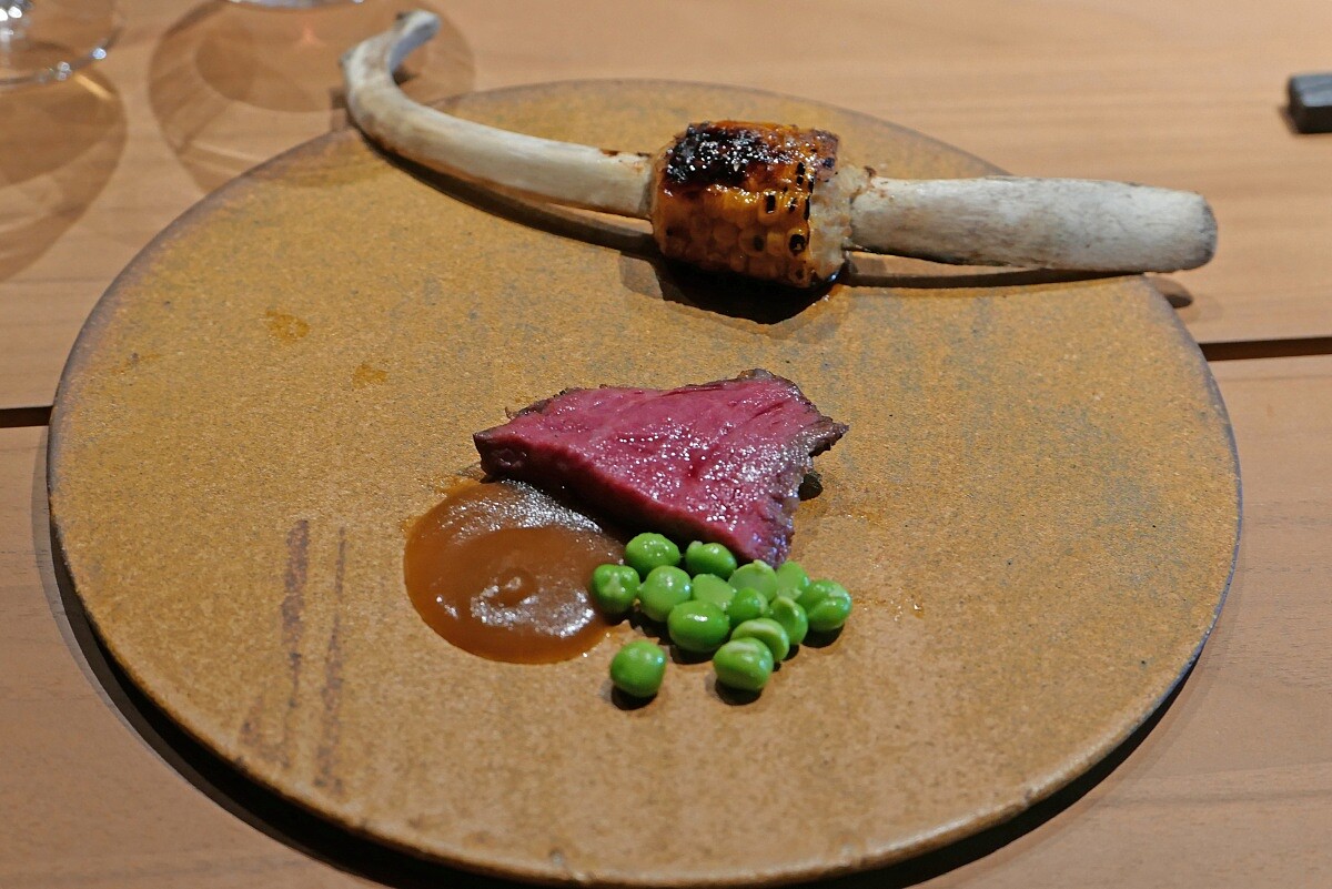 主菜黑毛和牛。