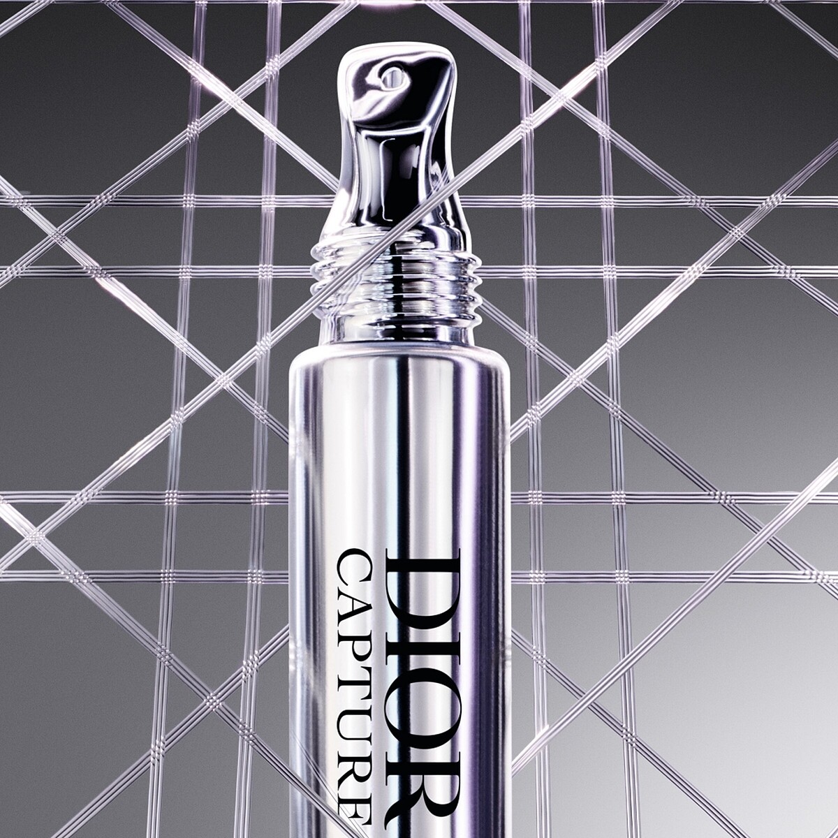 迪奧逆時活氧亮眼膠原筆情境圖。