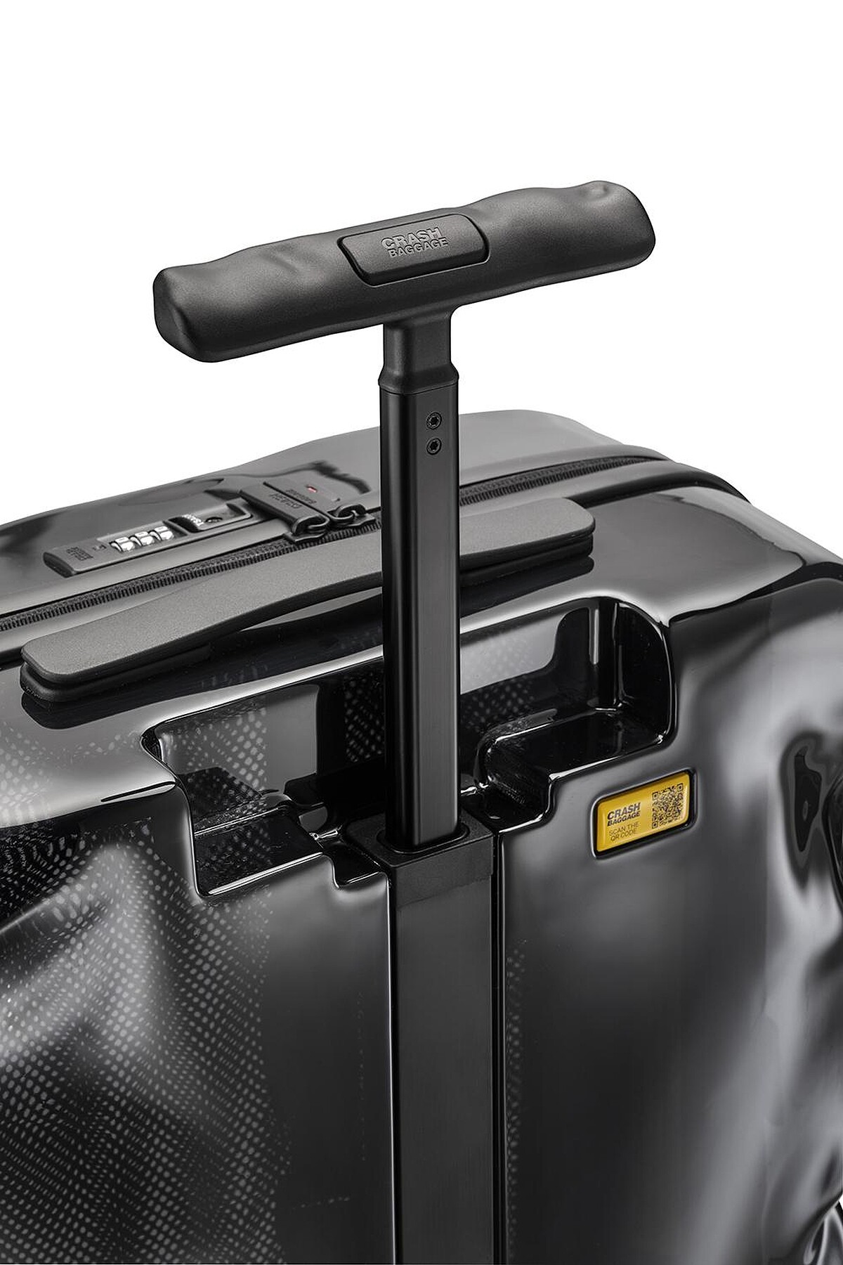 Crash Baggage「透明黑」撞擊登機箱，NT13,800。