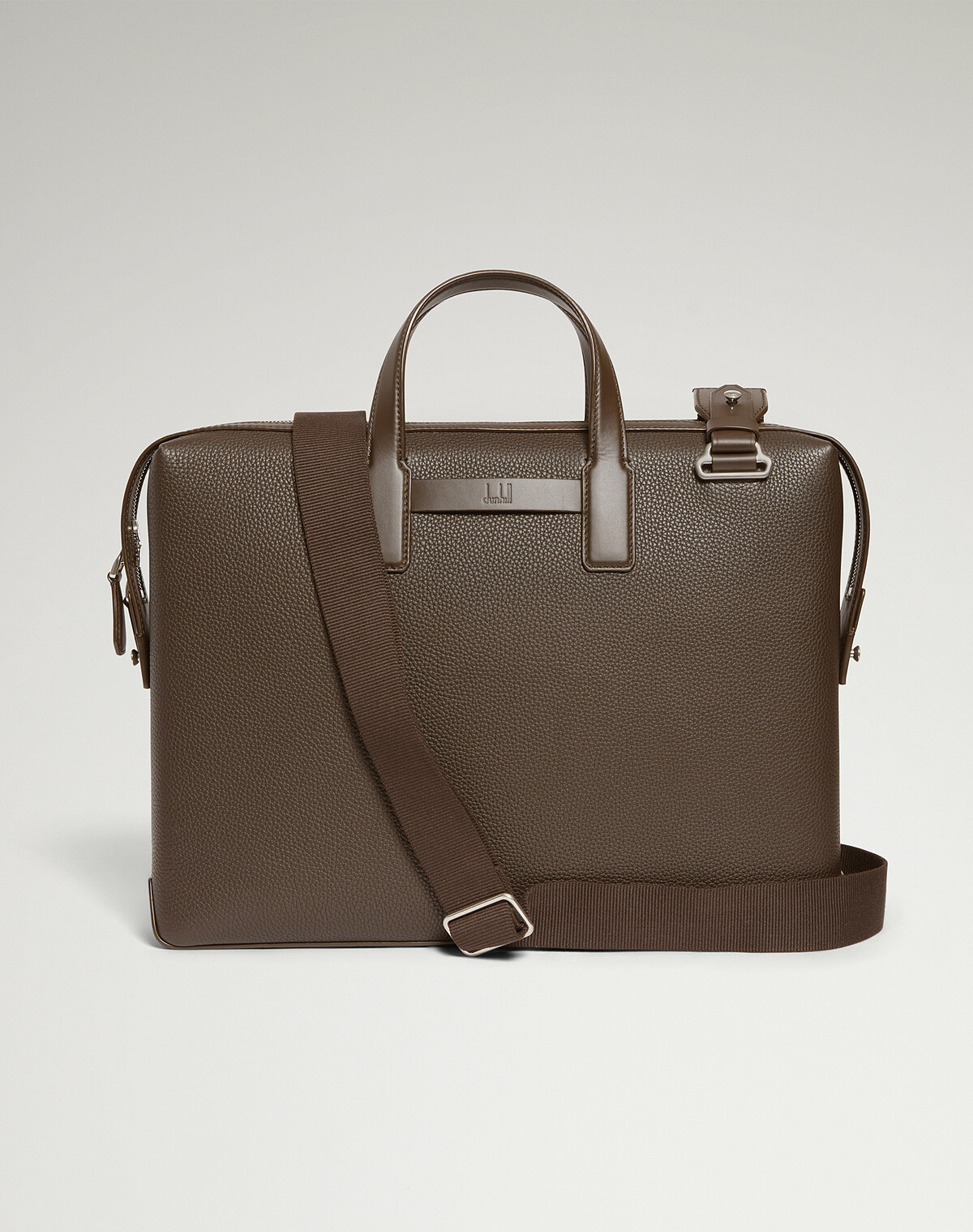 HARNESS系列公事包，NTD83,950。